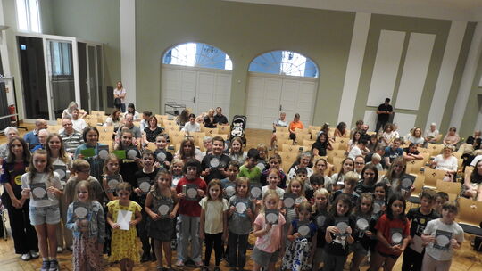 Mit einem Abschlussfest im Kaisersaal wurden die vielen jungen Leseratten für den Eifer belohnt, den sie im Lesesommer Rheinland