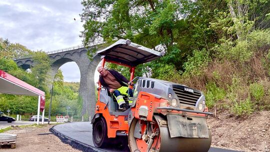 Innerhalb von nur zwei Tagen hat die Firma Scheiff aus Euskirchen die interne Erschließung der Geschäfte in der Mehrener Straße