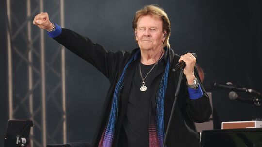Mit einer großen Unterhaltungsshow liefert Howard Carpendale den standesgemäßen Auftakt des diesjährigen VR-Kaiserfestivals: Kna
