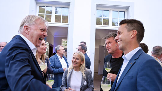 Beim Wirtschaftsempfang des Kreises Ahrweiler trafen sich Vertreter aus Wirtschaft, Politik, Verwaltung und Bildung auf Burg Hep