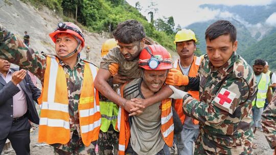 Nach der Sturzflut im Himalaya Nach der Sturzflut im Himalaya