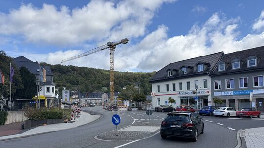 Der Neubau der Hochbrücke prägt zwar das Bild Gerolsteins, die Stadt ist aber weiterhin gut mit dem Auto zu erreichen.