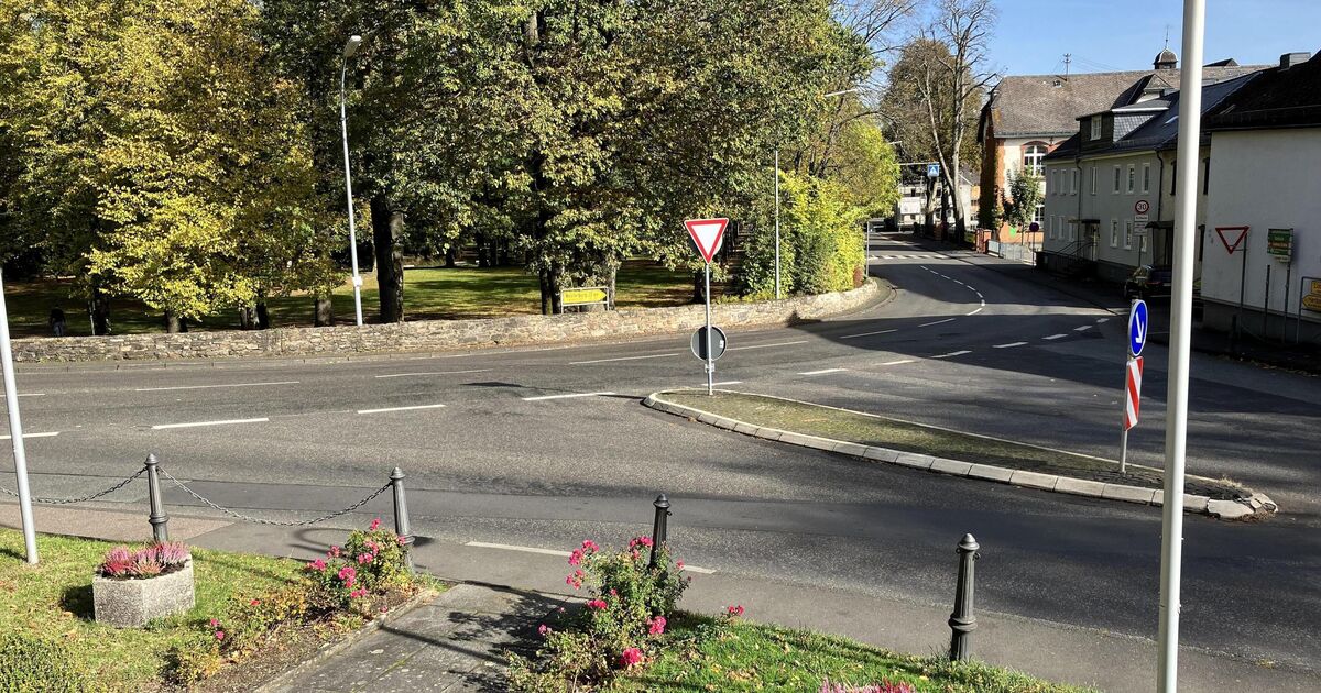 Bürgerin startet Petition: Streit um Kreisel am Hachenburger Burggarten ...
