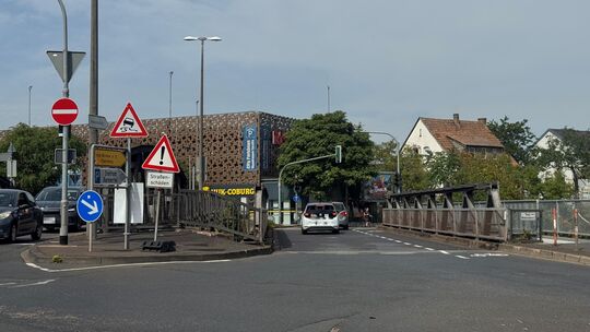 Verkehrsführung in Bad Kreuznach: Die Sperrung der Ochsenbrücke erfordert Umleitungen im Stadtverkehr.