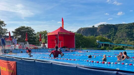 Badegäste können das Pop-up-Schwimmbad in Remagen noch bis Samstag, 19. September, besuchen.