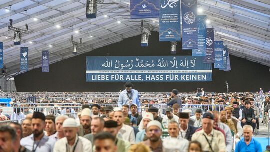 50. Jalsa Salana Versammlung der Ahmadiyya-Gemeinschaft 50. Jalsa Salana Versammlung der Ahmadiyya-Gemeinschaft