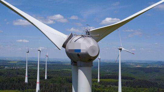 Bis zu sieben Windkraftanlagen will die Energieversorgung Mittelrhein im Waldgebiet „Drei Eichen“ aufstellen. Die Räte der vier Bis zu sieben Windkraftanlagen will die Energieversorgung Mittelrhein im Waldgebiet „Drei Eichen“ aufstellen. Die Räte der vier