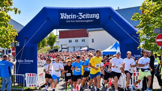 613 Läufer und Walker gingen beim 18. Birkenfelder Firmenlauf an den Start. Bei bestem Wetter setzte sich das große Teilnehmerfe