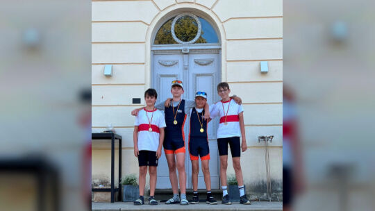 Südwestmeister im Jungen-Doppelzweier: Nils Eich und Gregor Fuchs, eingerahmt von den Zweitplatzierten Mitbewerbern aus Treis-Ka