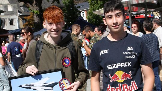 Der 14-jährige Simon Pohl (links) aus Kaisersesch und sein Freund Philipp Schaaf aus Landkern beim Jubiläumsfest. Vor allem Simo