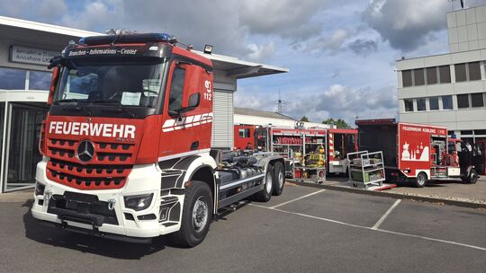 Ein Hingucker schlechthin war der ausgestellte Fuhrpark der Berufsfeuerwehr.