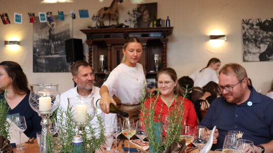 Zwölf Weine und einen Cremant galt es bei der Winzerfest-Weinprobe zu verkosten.