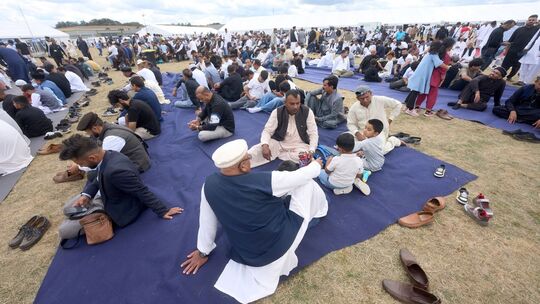 Zahlreiche Muslime versammeln sich in Mendig zur 50. Jalsa Salana, dem Jahrestreffen der deutschen Ahmadiyya-Gemeinschaft.