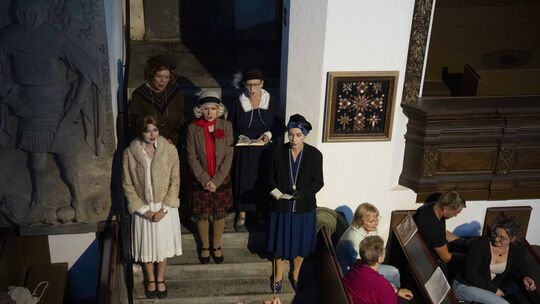 Die Felsenkirche befand sich in dem Theaterstück in einem desolaten Zustand. Die Feuchtigkeit setzte besonders Chorleiter Ernst