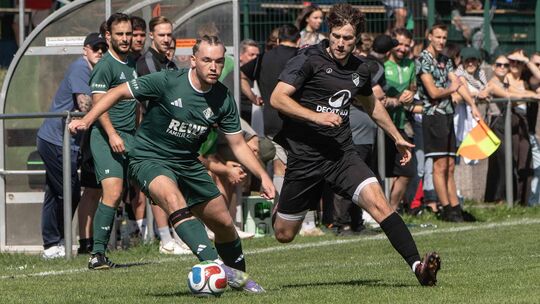 In dieser Szene kontrolliert der Spieler der TSG Planig (grüne Trikots) den Ball, doch die Gäste kassierten in Roxheim sieben Ge In dieser Szene kontrolliert der Spieler der TSG Planig (grüne Trikots) den Ball, doch die Gäste kassierten in Roxheim sieben Ge