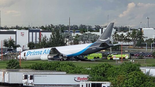 Unfall mit Frachtflugzeug nach Landung am Flughafen Miami