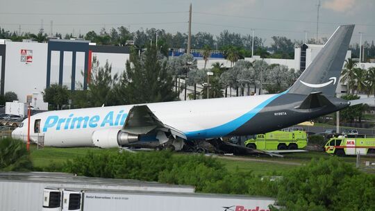 Unfall mit Frachtflugzeug nach Landung am Flughafen Miami