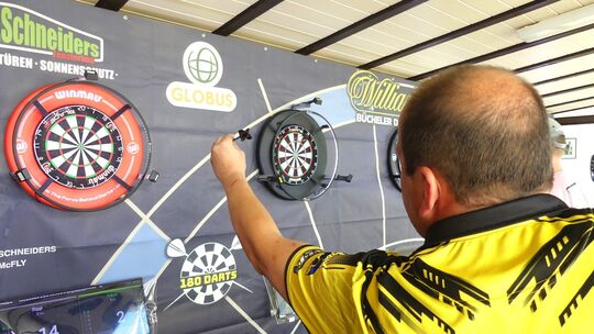 Für ein schnelles Finish auf der Darts-Scheibe war neben einem ruhigen Händchen ebenso ein zielsicheres Auge gefragt.