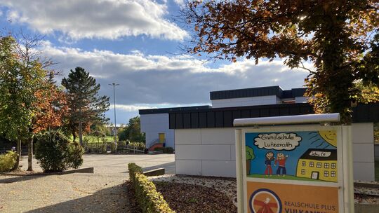 In Lutzerath sind die Grundschule und Teile der Realschule plus Vulkaneifel Ulmen-Lutzerath zu Hause. Doch es gibt Überlegungen,