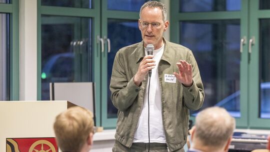 Auch der rheinland-pfälzische Wirtschaftsminister Michael Ebling nahm am Abend des Austauschs in Hof teil und zollte dem dortige