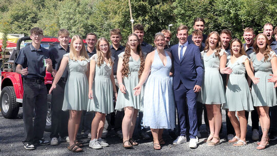 In diesem Jahr „regierten“ Pauline Muscheid und Sven Schiffers den Kirmestross und führten den Festumzug bestens gelaunt durch R