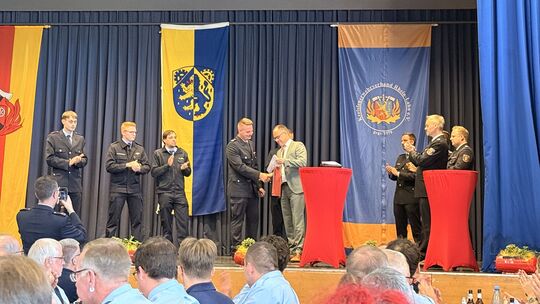 Beim Feuerwehrtag der Verbandsgemeinde Nastätten standen Ehrungen, Beförderungen, Verpflichtungen, Entpflichtungen sowie Verabsc