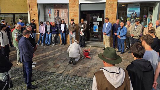 Großes Interesse in der Kirner Innenstadt: Zahlreiche Bürger sowie Vertreter aus Politik, Verwaltung, Polizei und Kirche begleit