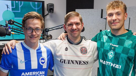 Moritz Hannappel (links), Lukas Erbelding (Mitte) und Jona Heck sprechen in der neuesten Podcast-Folge über die Oberliga Rheinla Moritz Hannappel (links), Lukas Erbelding (Mitte) und Jona Heck sprechen in der neuesten Podcast-Folge über die Oberliga Rheinla