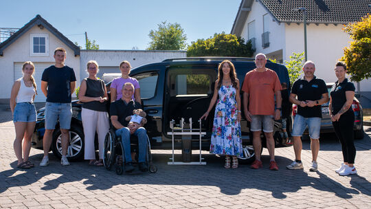 Der neue VW Caddy mit moderner Technik ermöglicht Axel Sabel, künftig wieder alleine Autofahren zu können. Das freut nicht nur s