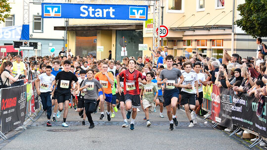 Beim 12. Westerwälder Firmenlauf im vergangenen Jahr waren insgesamt mehr als 1300 Teilnehmer am Start – allein mehr als 800 Sch
