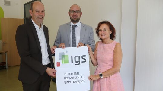 Volker Boch, Landrat des Rhein-Hunsrück-Kreises (links) und Andrea Becker von der Aufsichts- und Diensleistungsdirektion (ADD) f