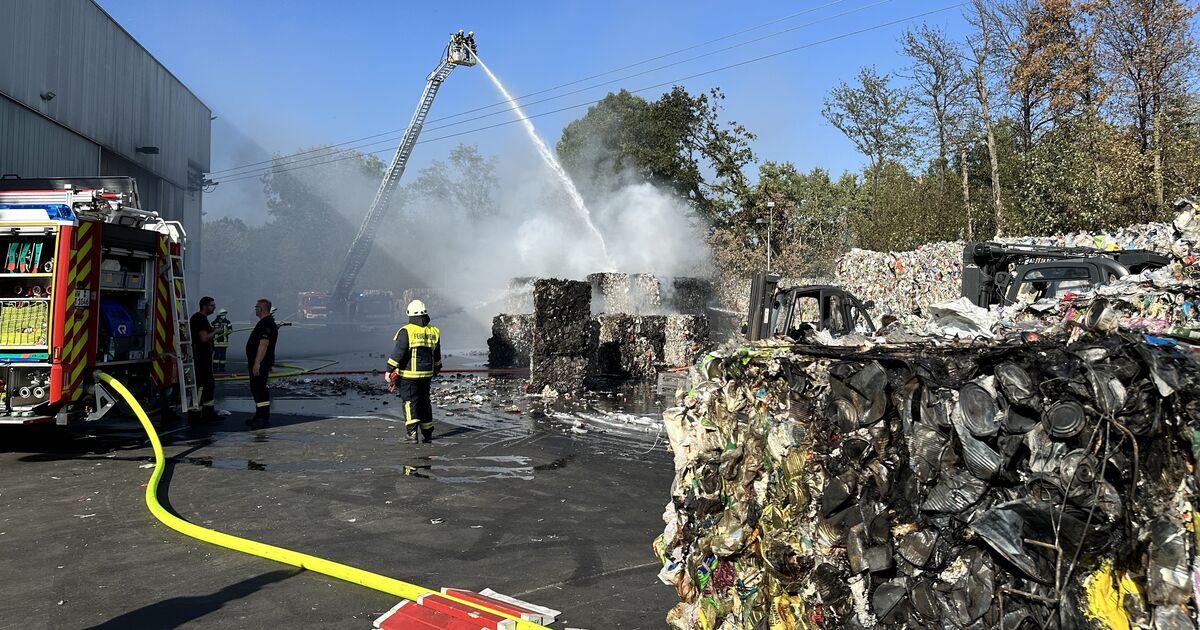Battery in recyclables: Trigger?: Smoke and fire at the recycling company ...