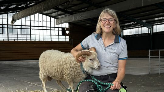 Brigitte Hadasch brachte auch ein weißes Buchen mit in die Markthalle.