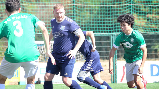 Beim FC Plaidt II (grüne Trikots) kassierte die SG Landkern/Illerich um Kapitän Leon Schmitz eine bittere 2:4-Niederlage. Am Don Beim FC Plaidt II (grüne Trikots) kassierte die SG Landkern/Illerich um Kapitän Leon Schmitz eine bittere 2:4-Niederlage. Am Don