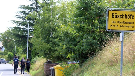 Mehrere Ermittlungsteams waren nach dem Missbrauchsfall mit Fragebögen und DNA-Probensets in Oberdürenbach auf Hausbesuchen unte
