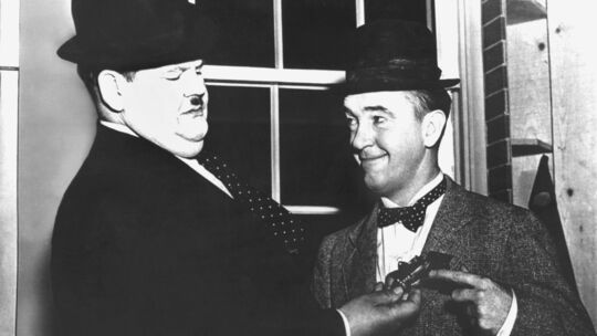 Oliver Hardy (links) und Stan Laurel, hier im Jahr 1938, gelten als das berühmteste Komikerduo der Welt. Ihre frühen Werke sind
