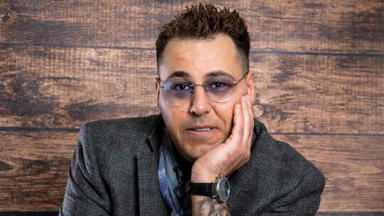 Philipp Jonas Scheffler aus Waldbreitbach wurde von heute auf morgen zum Schlagersänger Philipp Kaiser. Im Paganetti’s steht abe
