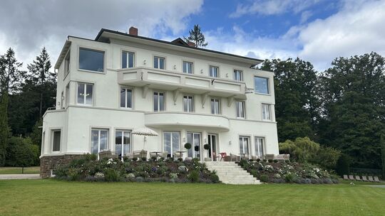 Die Villa Königsstuhl ist in Rhens auch als Altes Sanatorium bekannt. In den vergangenen zweieinhalb Jahren wurde hier aufwendig