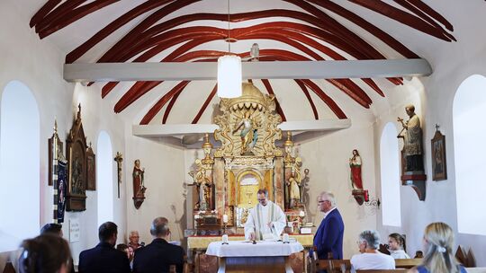 Die Patronatsmesse in Pomster: Pfarrer Andreas Paul und Ortsbürgermeister Siegfried Müller begrüßten die Kirchenbesucher