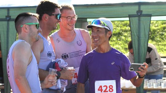 Das Spitzenquartett im Halbmarathon: David Thone (2. von rechts) setzte sich in der Schlussphase des packenden Rennens in Wallme