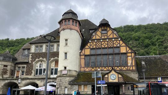 Der Cochemer Bahnhof ist in die Jahre gekommen. Jetzt bietet der Besitzer ihn zum Verkauf an. Der Cochemer Bahnhof ist in die Jahre gekommen. Jetzt bietet der Besitzer ihn zum Verkauf an.