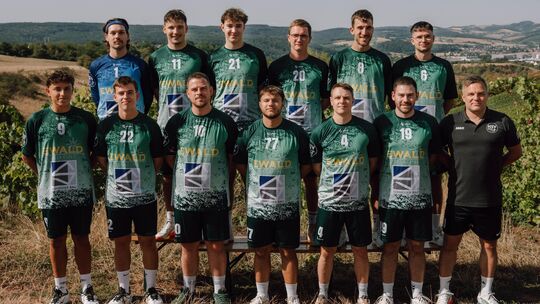 Gehen motiviert in die Saison: Die Handballer des HSV Sobernheim mit (hinten von links) Emil Essling, Fabian Baus, Luis Haag, Pi Gehen motiviert in die Saison: Die Handballer des HSV Sobernheim mit (hinten von links) Emil Essling, Fabian Baus, Luis Haag, Pi
