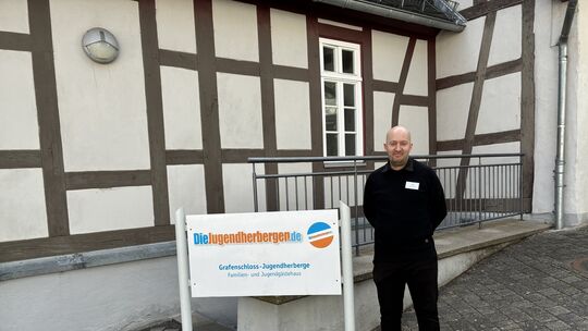 „Gäste müssen sich wohlfühlen“, sagt Jörg Holl, neuer Leiter der Jugendherberge im Grafenschloss. „Gäste müssen sich wohlfühlen“, sagt Jörg Holl, neuer Leiter der Jugendherberge im Grafenschloss.