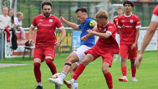 Der SV Roßbach/Verscheid (in Rot) will gegen die Malberger eine kämpferische und gute Leistung zeigen.
