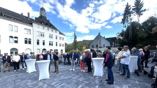 Bei der Einweihung war der Maik-Köhler-Platz voller Menschen. Bei der Einweihung war der Maik-Köhler-Platz voller Menschen.