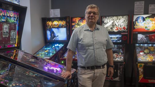Axel Hildebrand hat das Flippermuseum in der Hermannstraße 2006 gegründet – damals das zweite seiner Art weltweit.