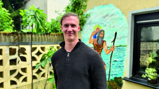 Nah dran an den Menschen: Valentin Klueß ist seit Anfang 2026 in der ambulanten Wohnungslosenhilfe der Caritas in Lahnstein täti