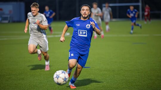 Mustafa Tuysuz (in Blau) und sein VfB Wissen wollen den sechsten Sieg im sechsten Spiel einfahren.