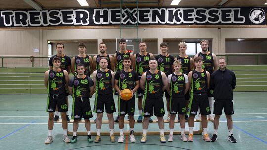 Der TuS Treis-Karden in der Saison 2026/27: (hintere Reihe, von links) Felix Dauns, Ben Hotic, Timm Jacobs, Maxi Thönnes, Noah L