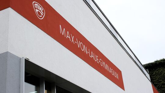 Das Max-von-Laue-Gymnasium in der Koblenzer Südallee muss für mehrere Jahre aus ihrem Altbau ausziehen. Ziel ist die Goldgrube,